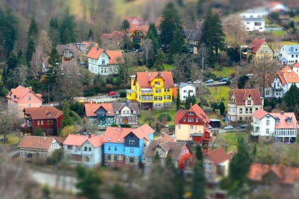 Luftbild eines Ortes in Deutschland | Kaufen statt mieten